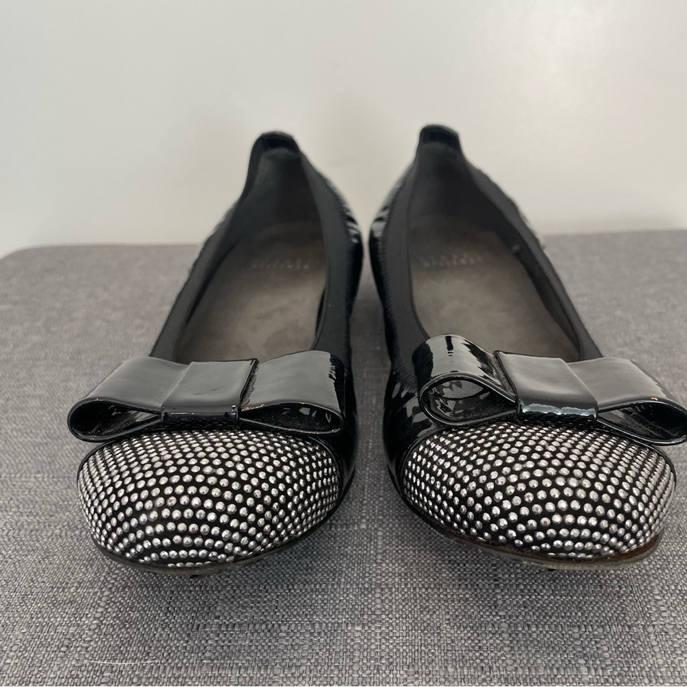 STUART WEITZMAN Cabot Flats Patent Leather Bow Studded - Black Size 6.5 - Picture 2 of 9